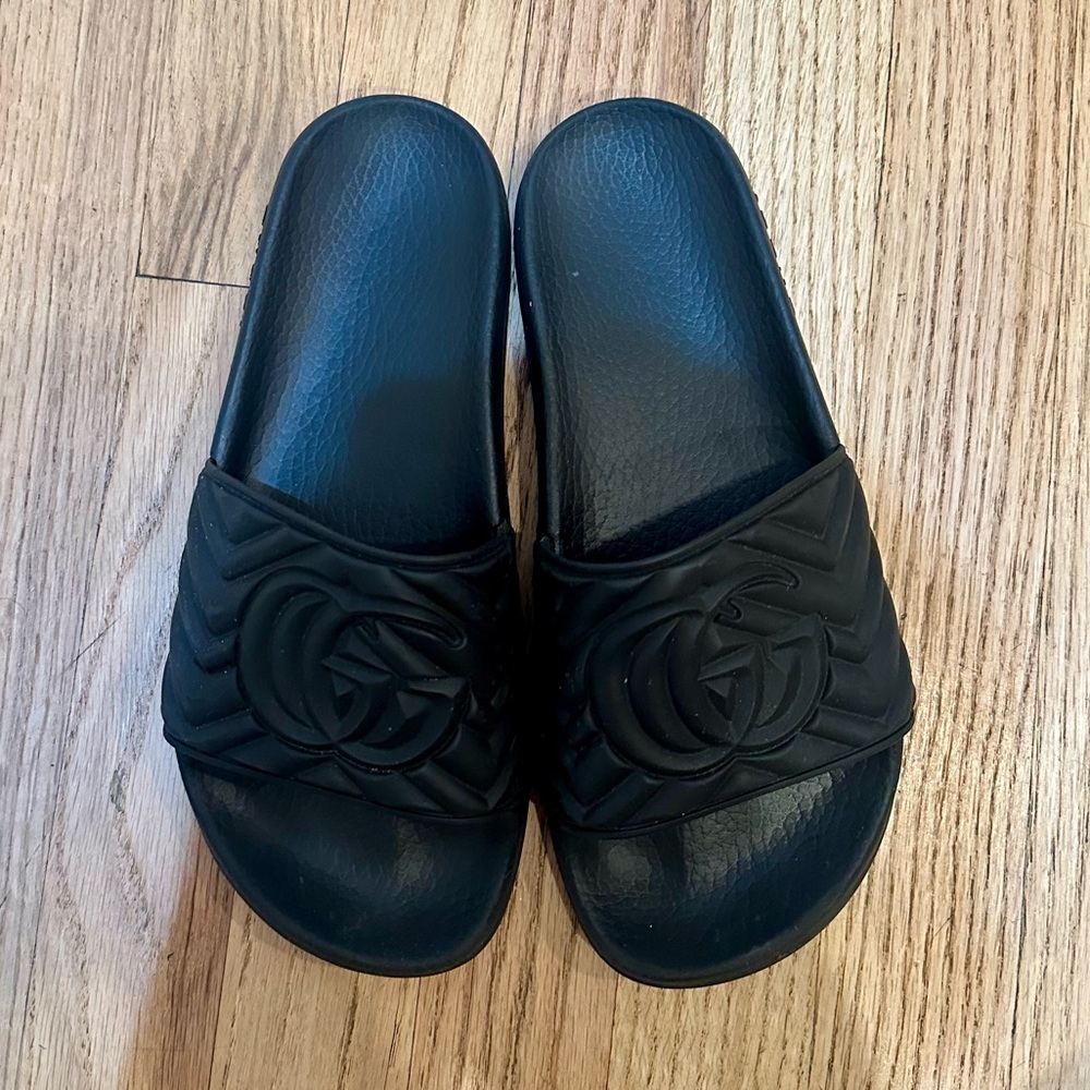 Black Gucci Rubber Slides